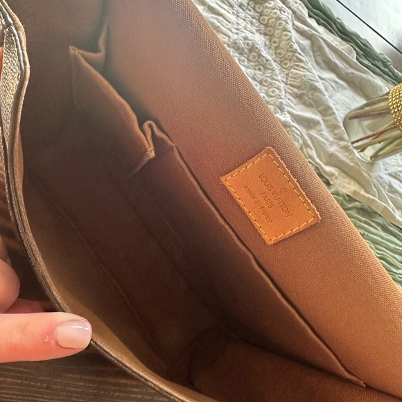 Louis Vuitton bosphore messenger cross body - Picture 9 of 9